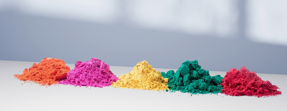 Powdered granular raw materials and granules